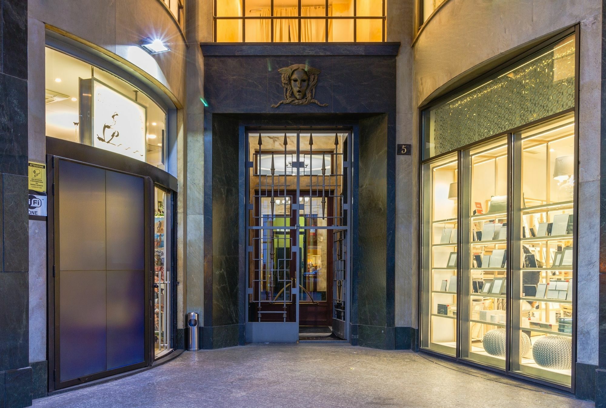 Aiello Rooms - San Babila Milan Exterior photo